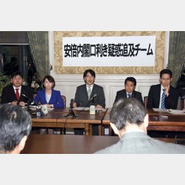 疑惑に底ナシ…(C)日刊ゲンダイ