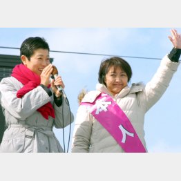 辻元議員（左）も池田真紀候補の応援に（Ｃ）日刊ゲンダイ