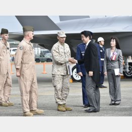 自衛隊航空観閲式での安倍首相