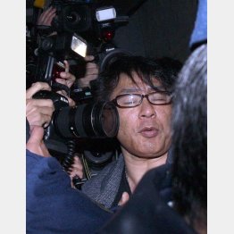 報道陣からモミクチャに…