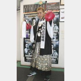 義士の衣装に身を包んで練習場に現れた