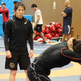 代表合宿では若手に熱血指導