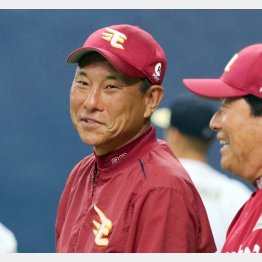 楽天を選んだ池山氏(左)