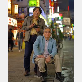 「フライデー」時代は良きライバルだった小原玲氏(左)と宮嶋茂樹氏
