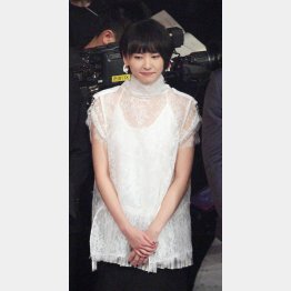 審査員席に座ったまま「恋ダンス」披露の新垣結衣
