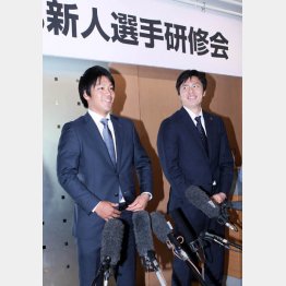 研修を終えた佐々木千隼(左)と田中正義