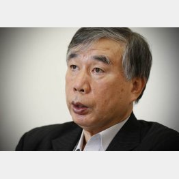 自殺した女性の遺族代理人を務める川人博氏