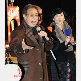 「まつり」を熱唱する北島三郎